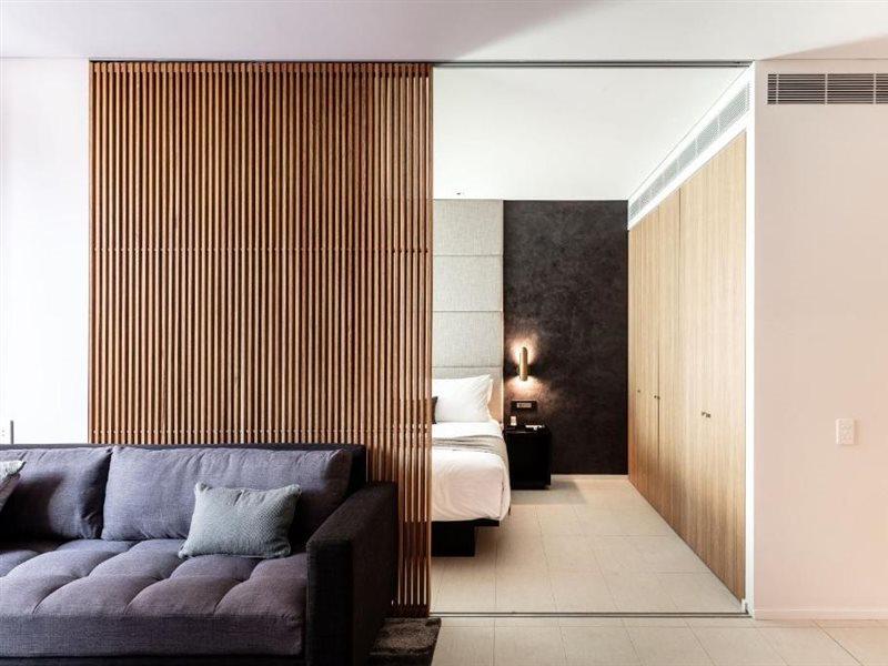 Skye Suites Sydney Eksteriør billede A sliding door