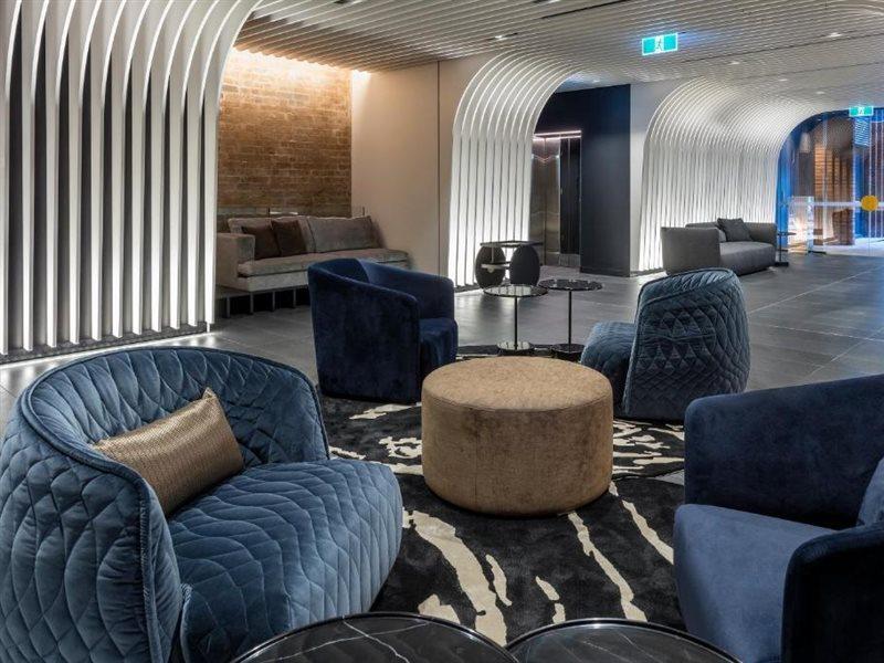 Skye Suites Sydney Eksteriør billede The lounge at the airport