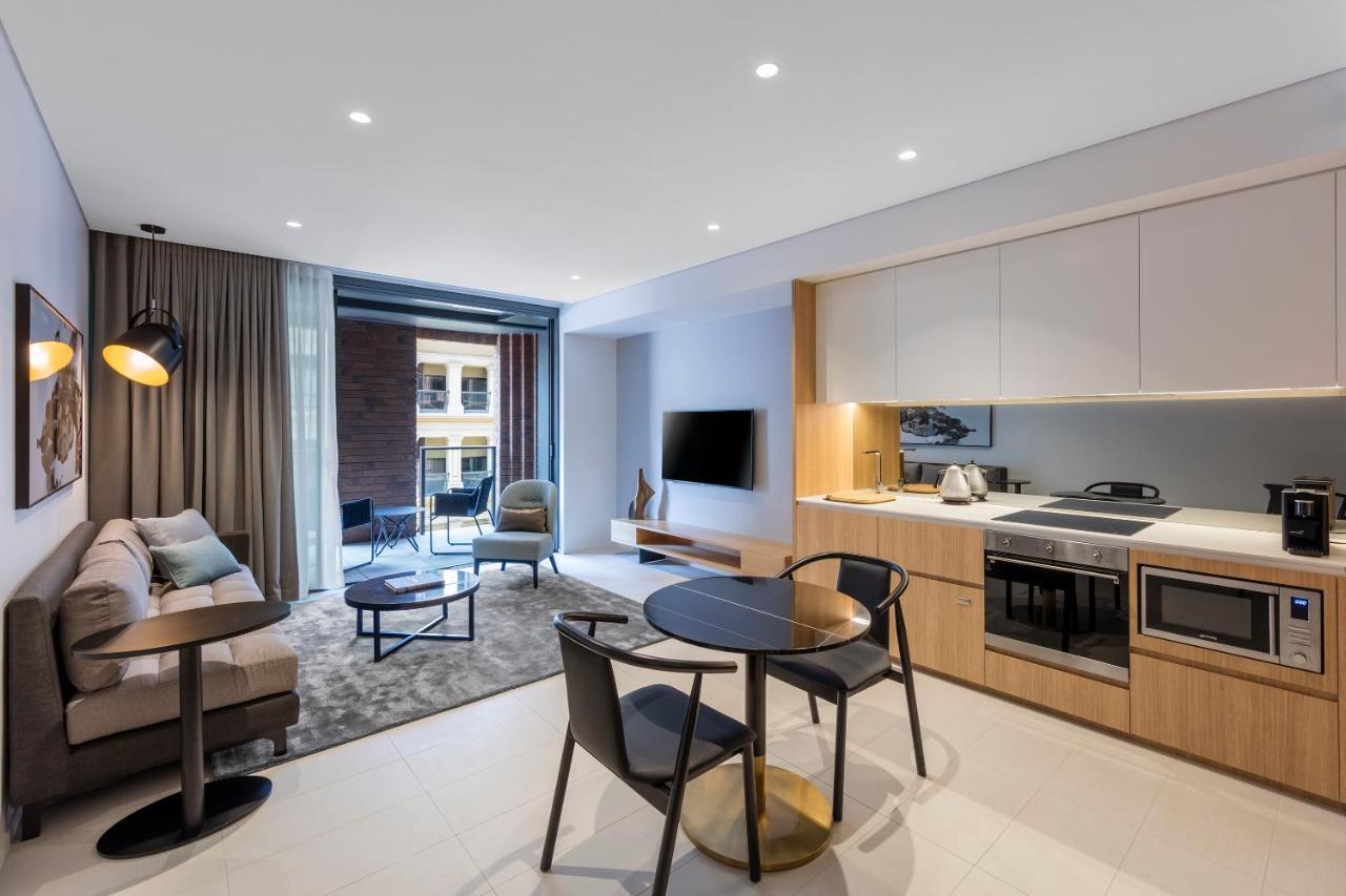 Skye Suites Sydney Eksteriør billede A typical apartment at The Standard London