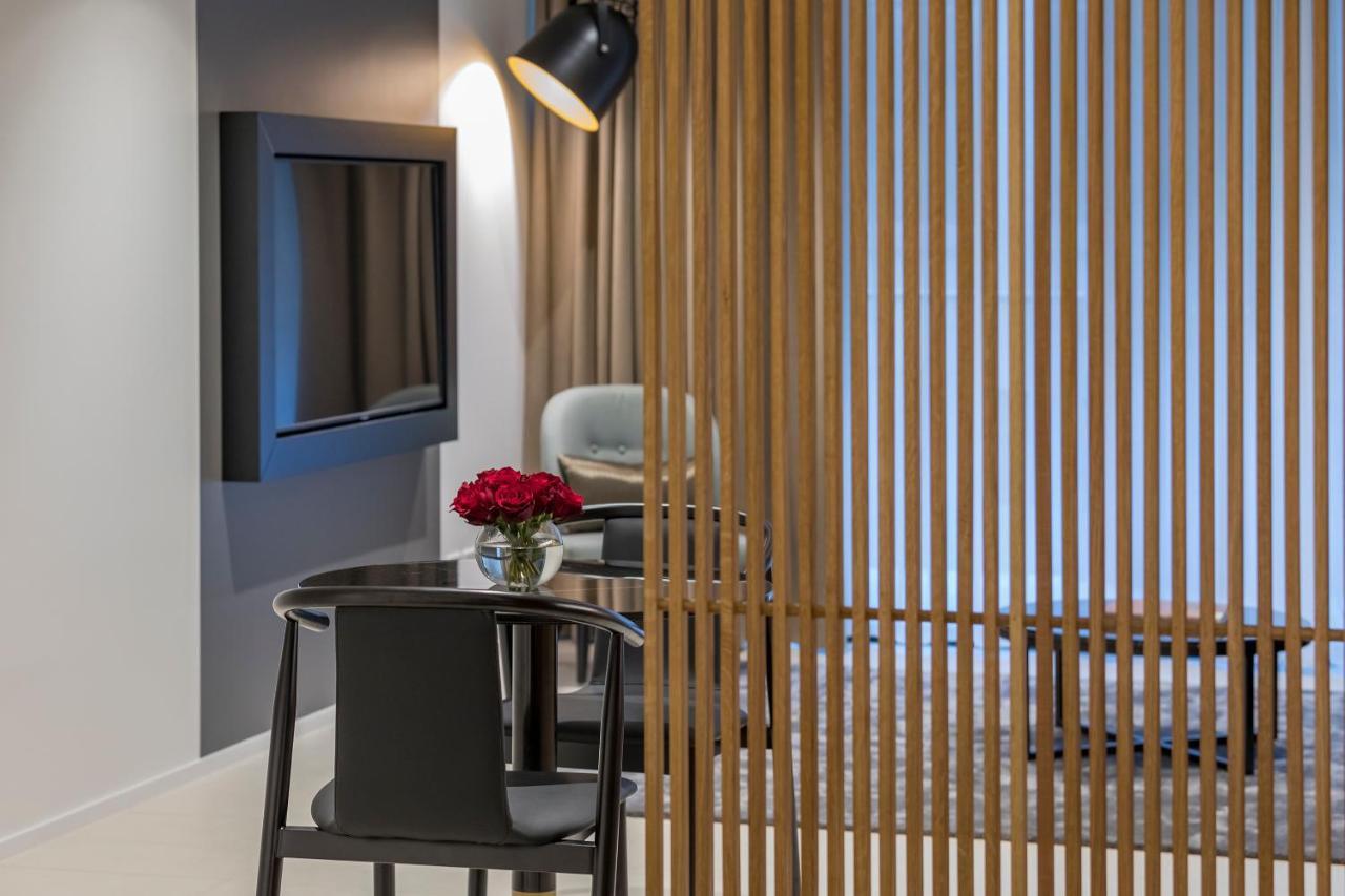 Skye Suites Sydney Eksteriør billede A room divider