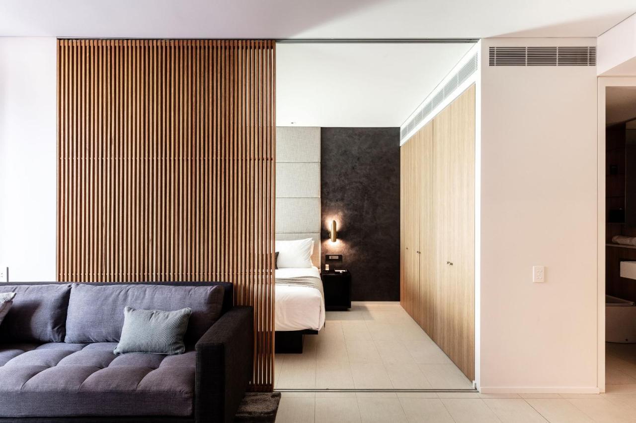 Skye Suites Sydney Eksteriør billede A sliding door